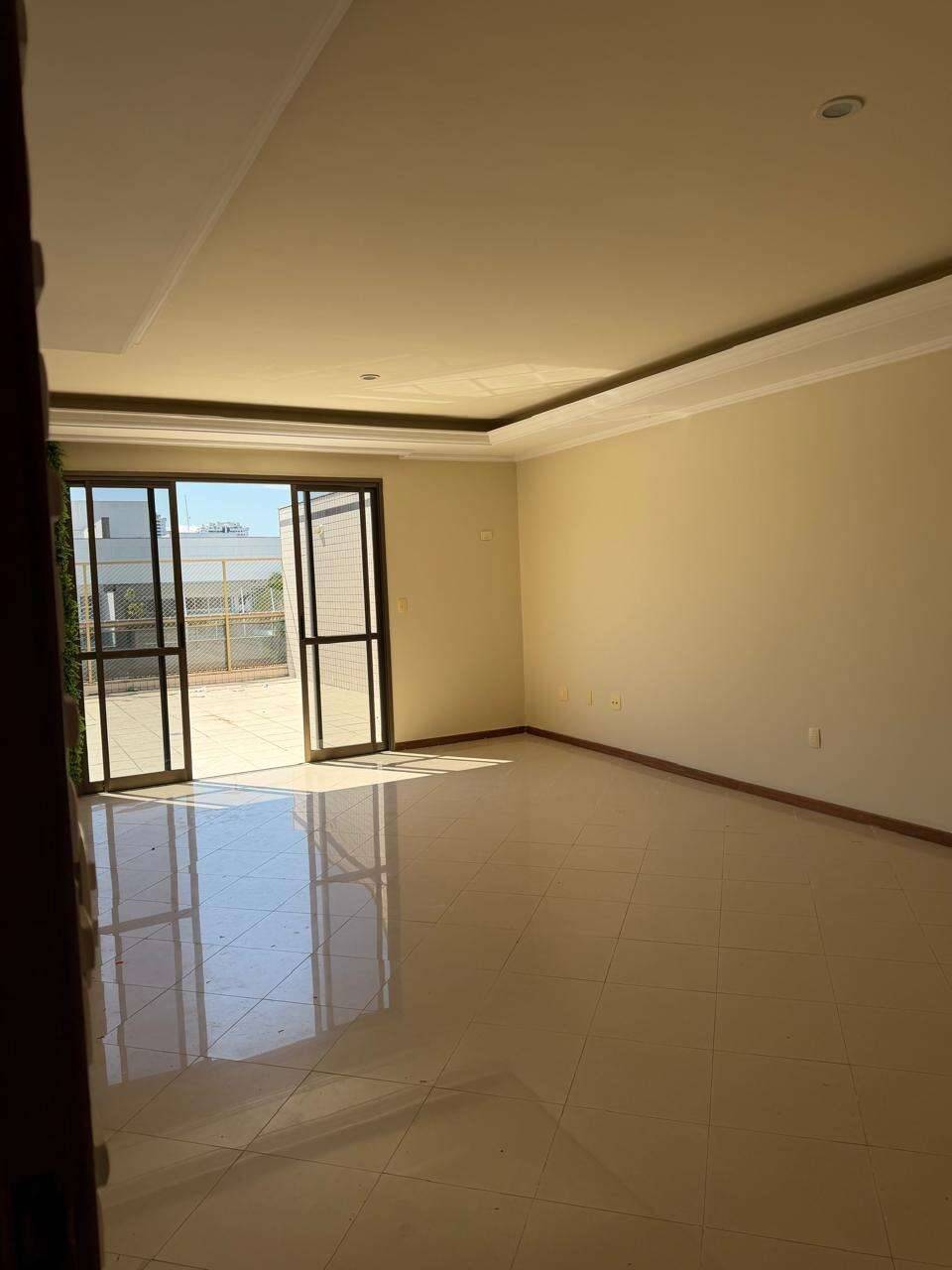  - Apartamento à venda, com 4 quartos, 180m²