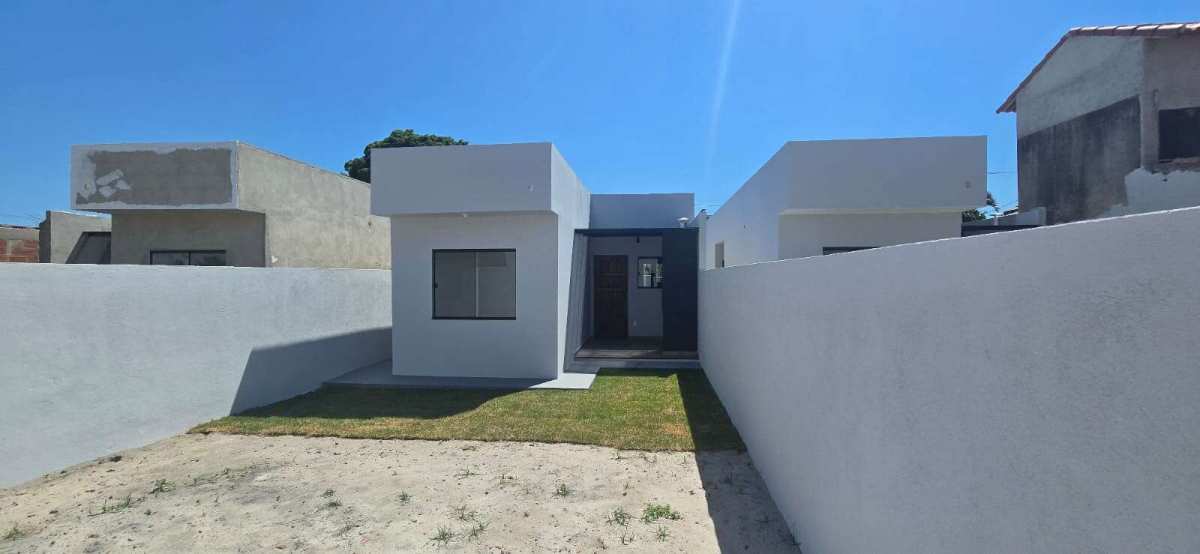  - Casa à venda em Araruama, Viaduto, com 2 quartos, 56m²