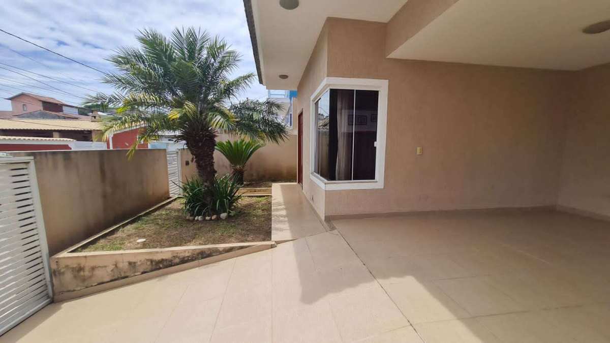  - Casa à venda, no Condomínio dos Pássaros em Cabo Frio, Peró, com 3 quartos, 131,68m²