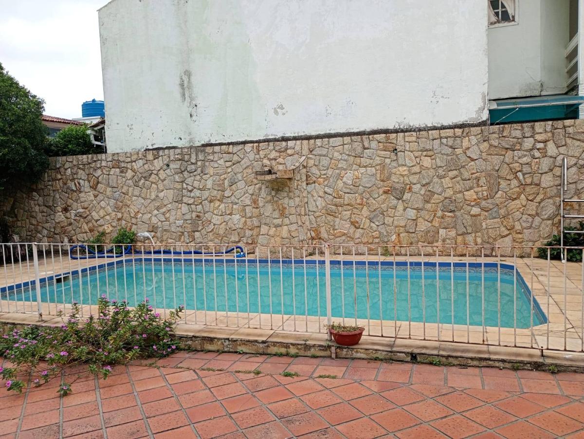  - Casa à venda em Nilópolis, Centro, com 3 quartos, 200m²