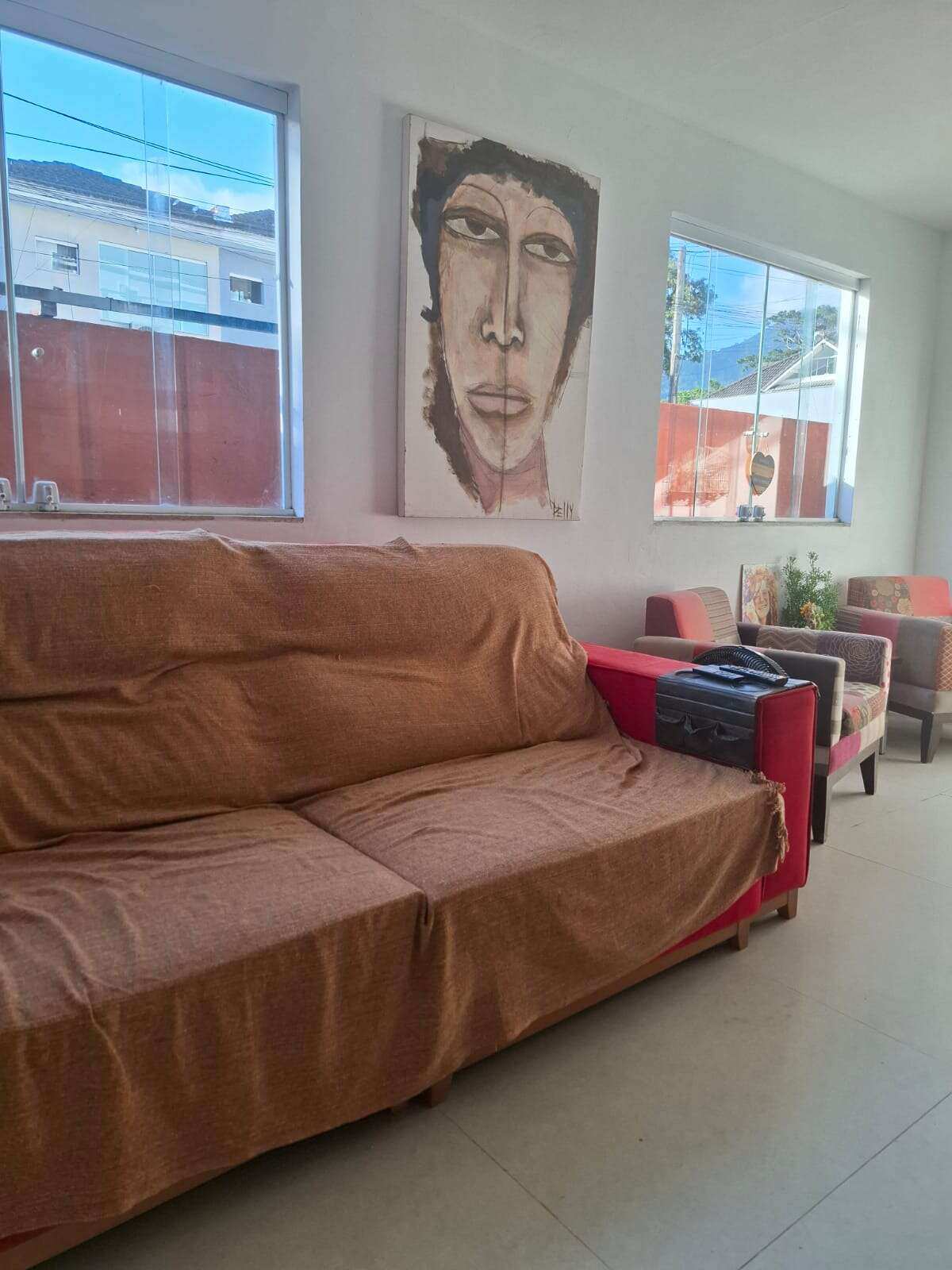  - Oportunidade em Vargem Grande: Casa Triplex com Vista Privilegiada para as Montanhas!